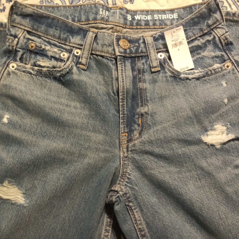 Gap sz. 8 mid rise, wide-leg jeans.